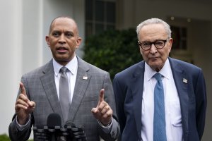 Clinton, Schumer praise Trump for Gaza cease-fire, hostage release