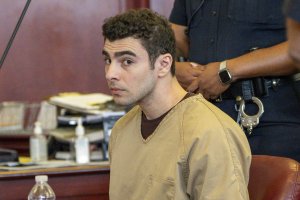 Defense: Mangione death penalty charge should be dismissed