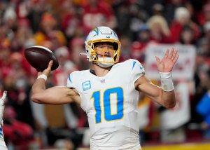 Herbert, Allen lead Week 9 fantasy football quarterback rankings
