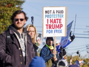 ICE, protesters face off again at immigration site near Chicago