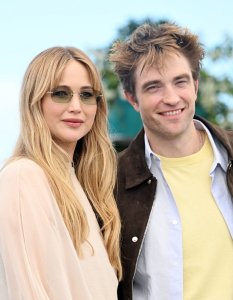 Jennifer Lawrence falls apart in 'Die My Love' trailer