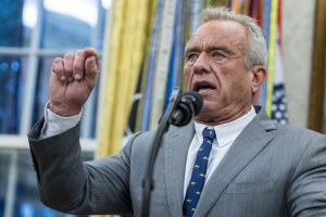 Kennedy says insufficient evidence to link Tylenol to autism