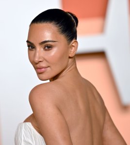 Kim Kardashian, Sarah Paulson butt heads in 'All's Fair' trailer