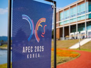 Trump, Xi make progress on trade war at high-stakes meeting in South Korea