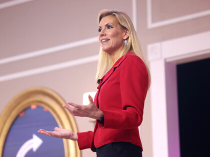 U.S. Congresswoman Beth Van Duyne speaking with attendees at the 2025 Young Women's L