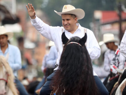 Murdered anti-cartel mayor Carlos Manzo (Credit: Presidencia Uruapan)