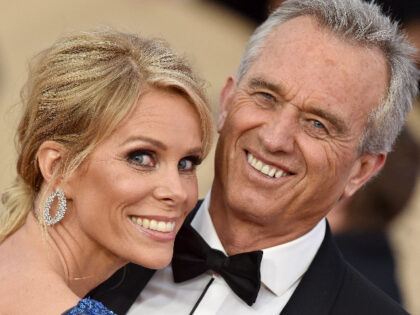 LOS ANGELES, CA - JANUARY 21: Actress Cheryl Hines and Robert Kennedy Jr. attend the 24th