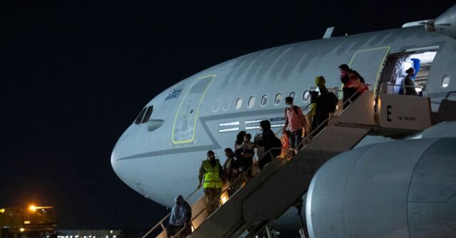 Fmr. Military Adviser: ‘A Lot of Documents Got Flipped’ with People Trying to Buy Way Into Kabul Airport