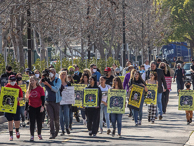 GettyImages-1237888175 (1) Family and friends of people who died after taking pills with fentanyl, hold signs as they
