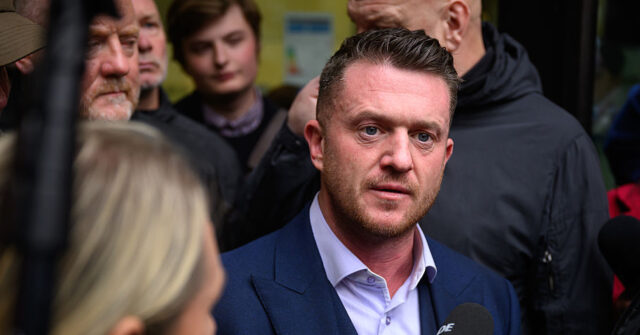 
                            Tommy Robinson Acquitted of 'Terror' over Refusing to Reveal Phone Pin