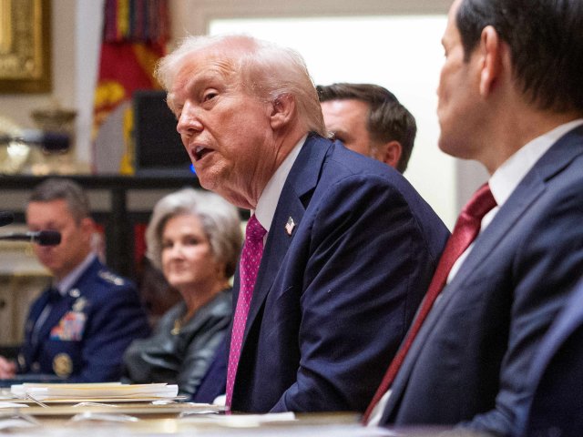 GettyImages-2241253220 US President Donald Trump, center left, during a meeting with Volodymyr Zelenskiy, Ukraine
