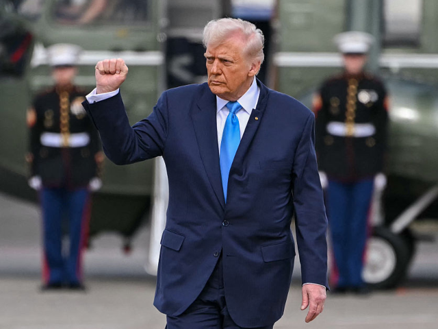 GettyImages-2243425398 US President Donald Trump gestures before boarding Air Force One before travelling to Sout