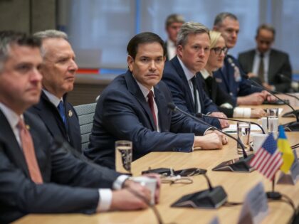 TOPSHOT - US Secretary of State Marco Rubio (C), next to US special envoy Steve Witkoff (2