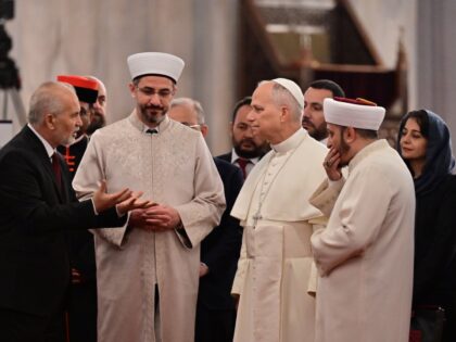 ISTANBUL, TURKIYE - NOVEMBER 29: Pope Leo XIV visits the Sultanahmet Mosque in Istanbul, T