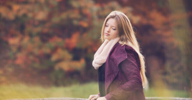 Consumer Confidence Plunges to Near-Lowest Level This Year