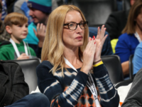 Leftist Podcaster Jennifer Welch Bashes ‘Crusty White People’ at Mamdani Victory Party: