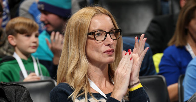 Leftist Podcaster Jennifer Welch Bashes ‘Crusty White People’ at Mamdani Victory Party: U.S. Has ‘No Culture Except for Multiculturalism’