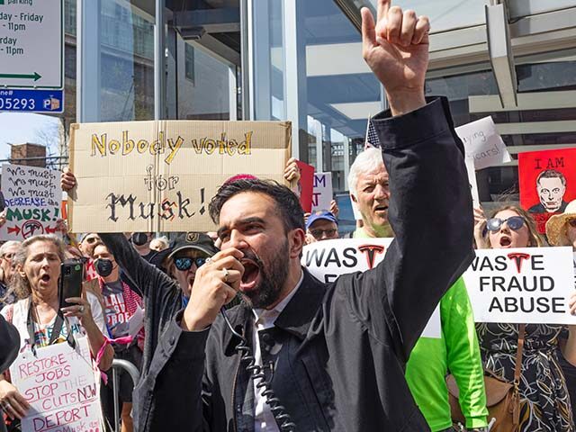 GettyImages2207532267 New York City mayoral candidate Zohran Mamdani joins the weekly demonstrations outside of