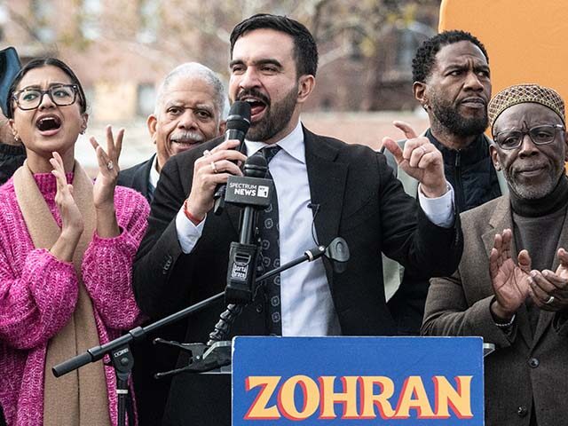 GettyImages2244031424 Democratic New York City mayoral candidate Zohran Mamdani (C) speaks during a campaign eve