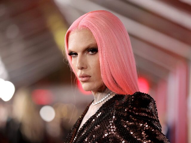 JeffreeStar LOS ANGELES, CALIFORNIA - DECEMBER 13: Jeffree Star attends Sony Pictures'