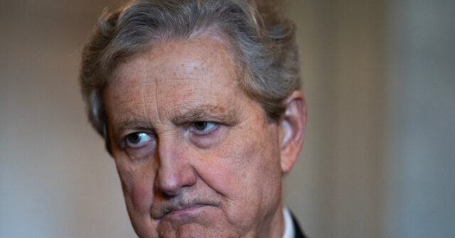 
                            GOP Sen. Introduces Bills to Withhold Lawmakers' Paychecks During Shutdown