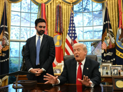 US President Donald Trump (R) meets with New York Mayor-elect Zohran Mamdani in the Oval O