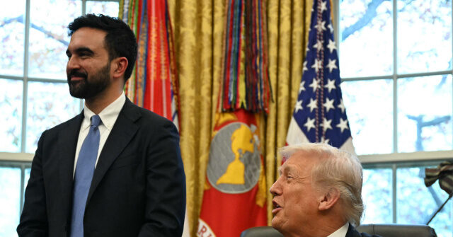 
                            Trump to Mamdani When Asked If He Thinks Trump Is a Fascist: 'Say Yes'