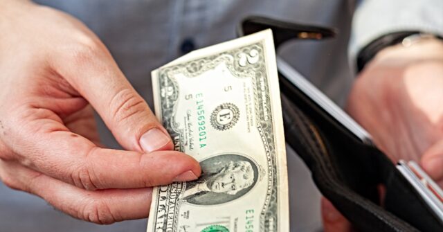 New Legislation Would Require Businesses and Government to Accept Cash