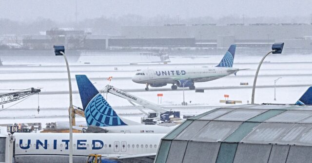 VIDEO: Winter Storm Blasting Midwest Cancels 1,400 Flights