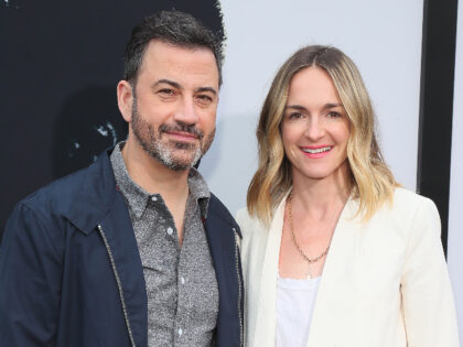 HOLLYWOOD, CALIFORNIA - JUNE 03: (L-R) Jimmy Kimmel and his wife Molly McNearney attend Pr