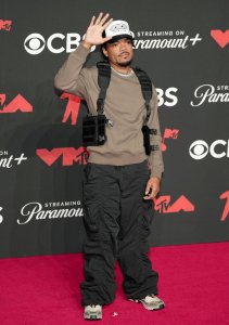 Chance the Rapper, Julianne Hough join 'Rockin' Eve' celebrations