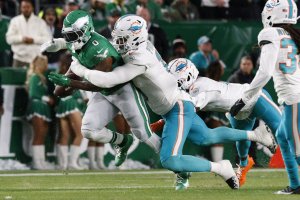 Eagles trade for Dolphins' edge rusher Jaelan Phillips
