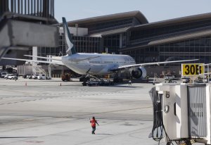 FAA urges lawmakers to reopen the government amid staffing shortages