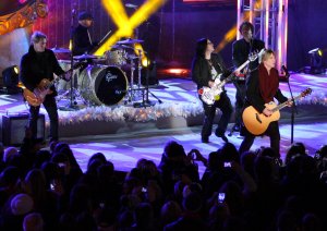 Goo Goo Dolls perform 'Dizzy' hits at Tiny Desk concert
