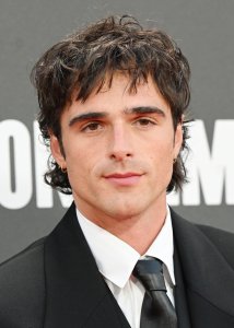 Jacob Elordi returns for Margot Robbie in 'Wuthering Heights' trailer