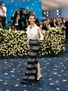 Meryl Streep, Anne Hathaway reunite in 'Devil Wears Prada 2' teaser