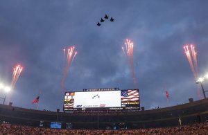 Pentagon cancels Veterans Day NFL flyovers because of shutdown