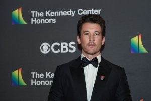 Teller plays 'Property' twins in 'SNL' lampoon of Trump's ballroo