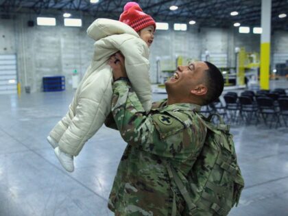 Illinois National Guard Soldiers of the 2nd Battalion, 130th Infantry Regiment were greete
