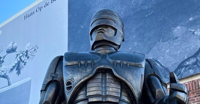‘Robocop’ Statue Set Up in Detroit After Years in Limbo