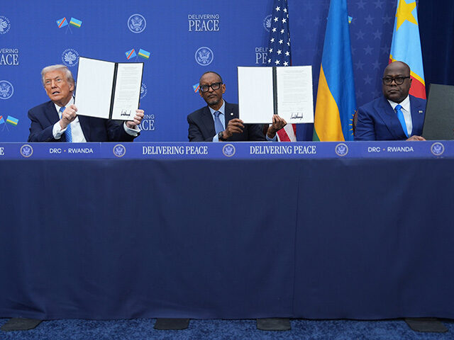 Title: Trump Image ID: 25338687211586 Article: President Donald Trump, Rwanda's President