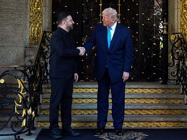 Title: Trump Ukraine Image ID: 25362700061191 Article: President Donald Trump greets Ukrai