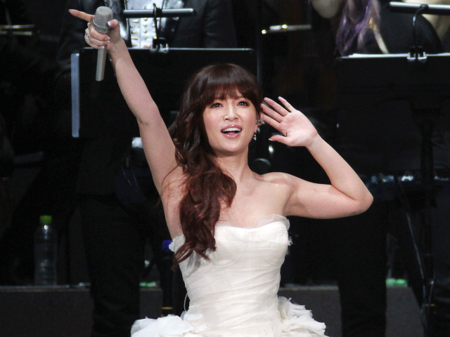 AP403775044080 Singapore pop singer JJ Lin, righy, performs with Japanese singer Ayumi Hamasaki during hi