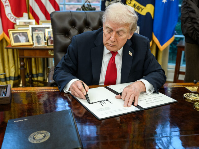 Daniel Trump President Donald Trump signs the pardon for the national Thanksgiving turkeys, Tuesday, No