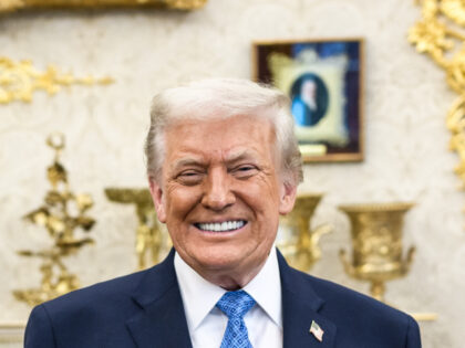 President Donald Trump poses for a photo with President Felix Tshisekedi of the Democratic