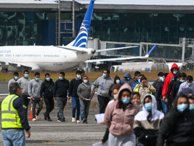 DHS Offers Illegal Immigrants a $3,000 ‘Holiday Stipend’ for Self-Deportation