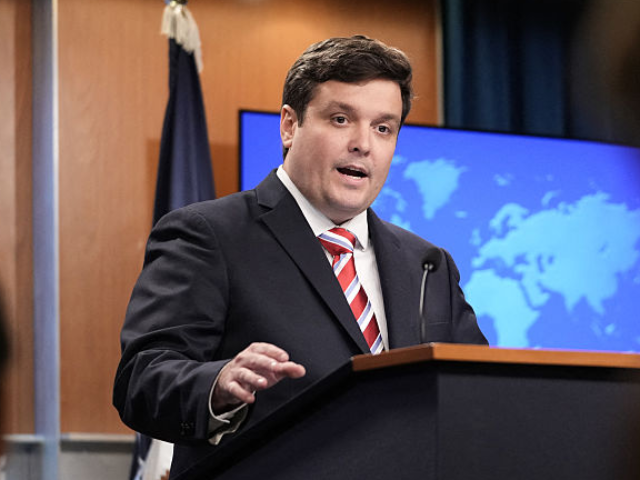 GettyImages-2227176297 US Deputy State Department Spokesman Tommy Pigott speaks during a press briefing at the St