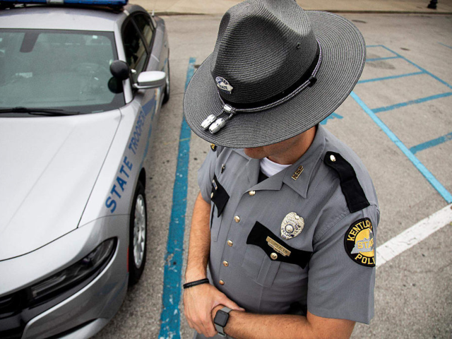 Kentucky State Police officer in hat by cruiser. (Silas Walker/Lexington Herald-Leader/Tri