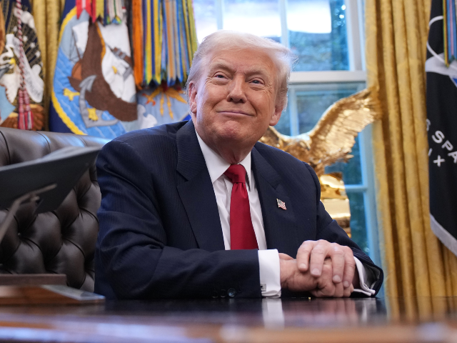 GettyImages-2247835698 WASHINGTON, DC - NOVEMBER 21: U.S. President Donald Trump meets with New York City Mayor-e