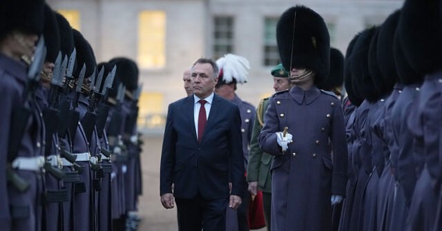 Britain and Norway Agree to Jointly Patrol For Russian Submarines